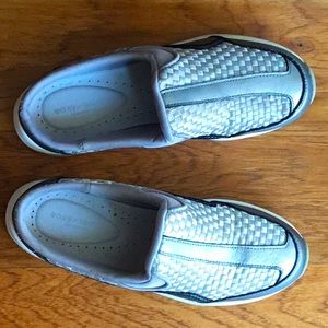 Women’s Easy Spirit Bronze Slip-On Shoe’s.